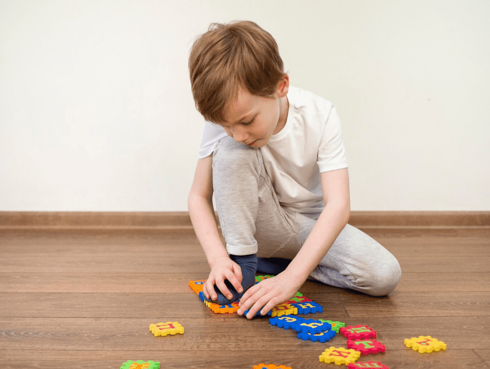 Engaging puzzle play activities for kids