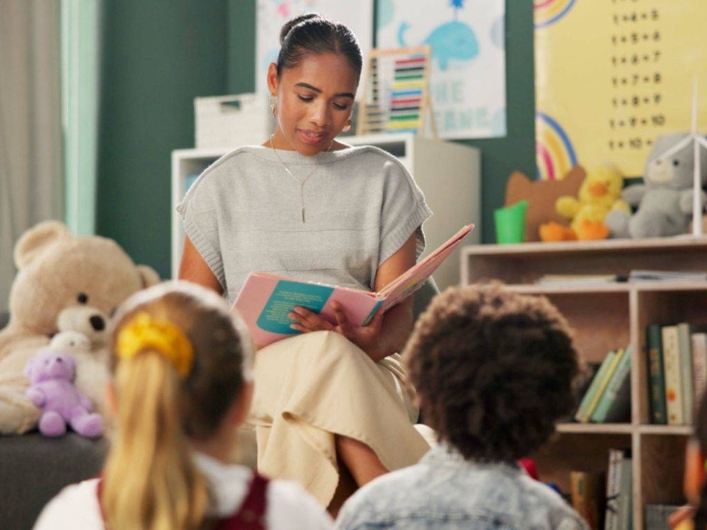 A teacher instructing two students on listening skills, with both students listening attentively and sincerely.